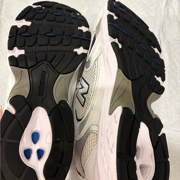 New balance - Picture 3 of 5